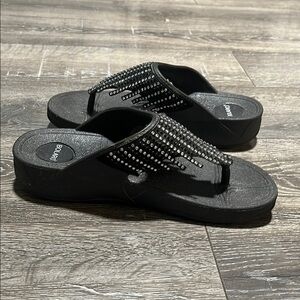 Womens Bolaro thong sandal size 9